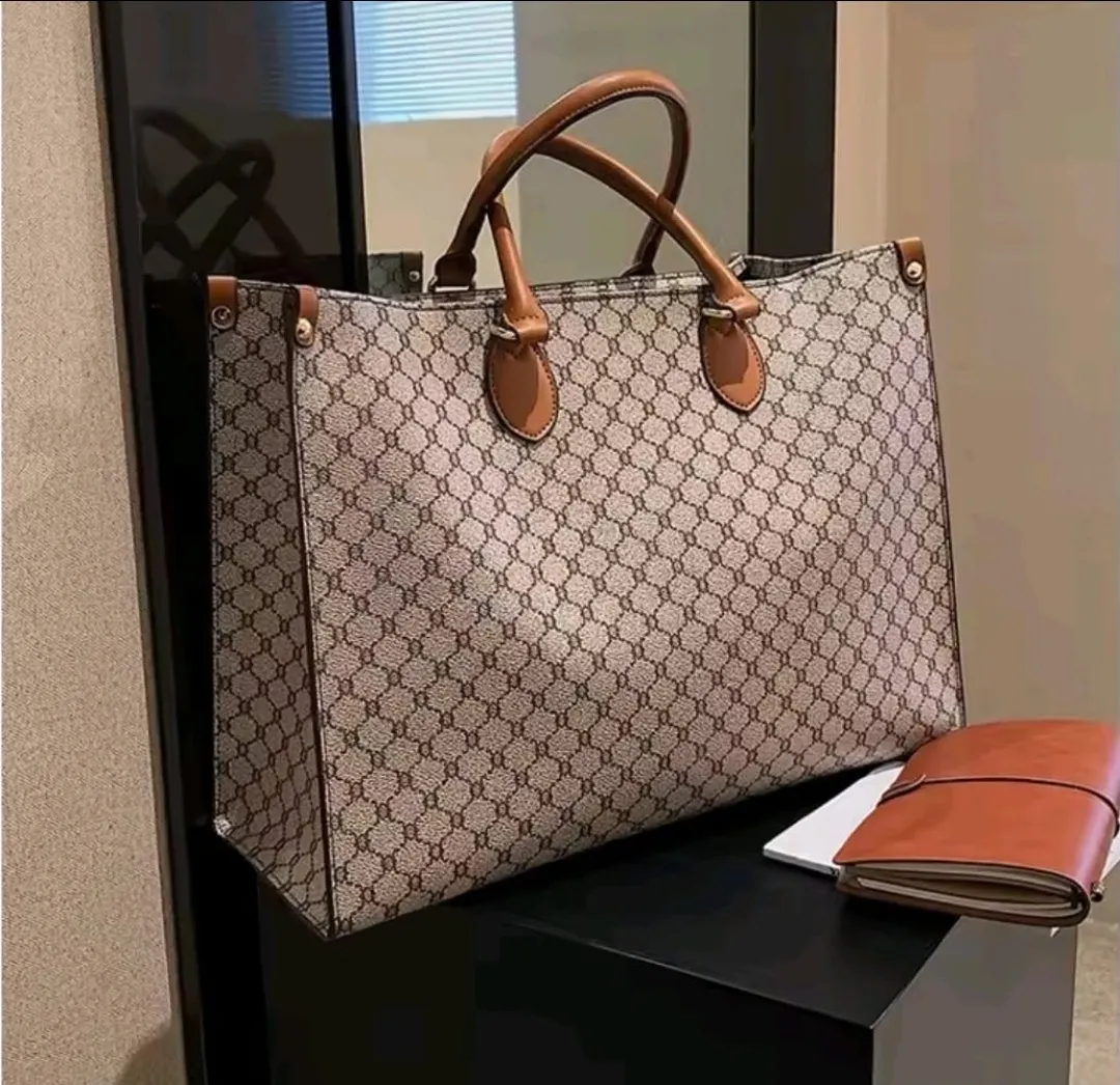 Elegant Ladies Handbag